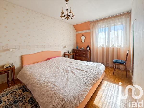 Maison 7 pièces de 140 m² à Vert-Saint-Denis (77240)