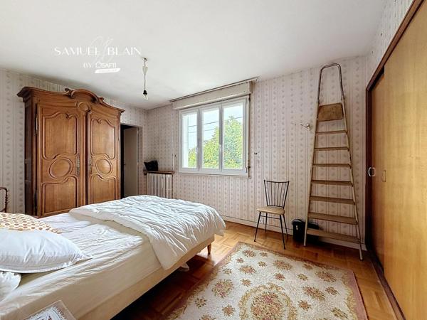 Nouveauté ! Rare pépite rétro idéalement située entre St Hilaire et Bagneux.