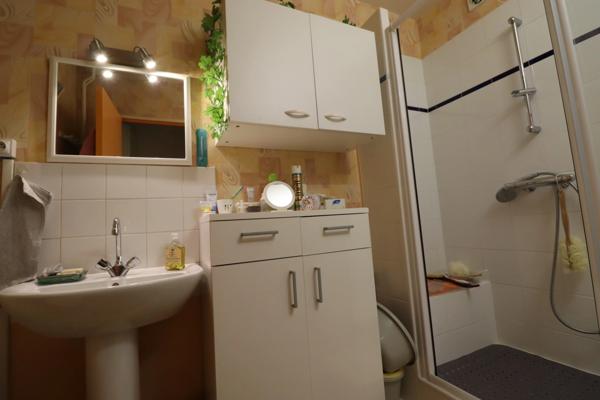 Appartement T1 spacieux avec balcon, parking et cave
