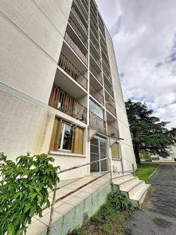 Investissement locatif à Poitiers ? Appartement T2 en rez-de-chaussée déjà loué à une association, situé dans le quartier des Couronneries