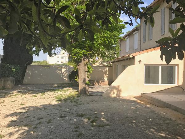 Maison à louer 1 600 € CC Marseille 5 p 126 m² DPE D