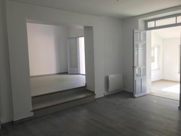 Maison à louer 1 600 € CC Marseille 5 p 126 m² DPE D