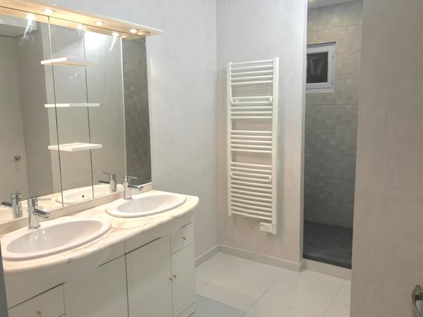 Maison à louer 1 600 € CC Marseille 5 p 126 m² DPE D