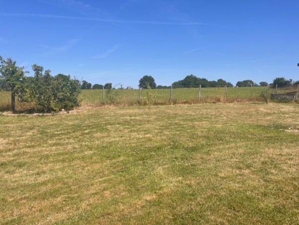 MAULEON, ANCIENNE GRANGE CONVERTIE EN HABITATION, 3 CHAMBRES, JARDIN 1000m², 282000€ FAI