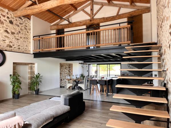 MAULEON, ANCIENNE GRANGE CONVERTIE EN HABITATION, 3 CHAMBRES, JARDIN 1000m², 282000€ FAI