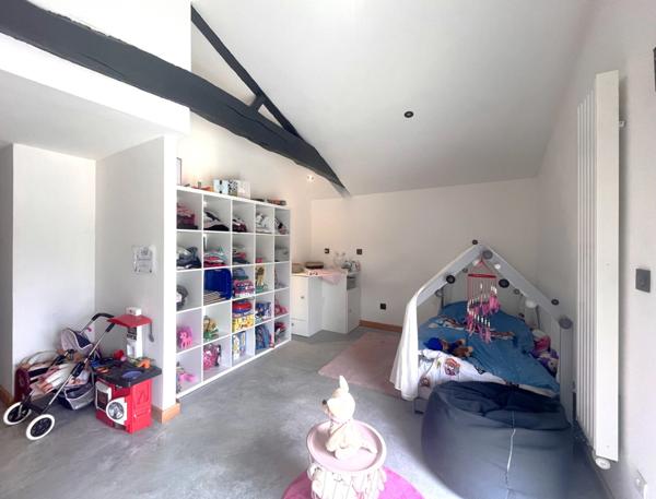 MAULEON, ANCIENNE GRANGE CONVERTIE EN HABITATION, 3 CHAMBRES, JARDIN 1000m², 282000€ FAI