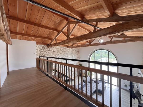 MAULEON, ANCIENNE GRANGE CONVERTIE EN HABITATION, 3 CHAMBRES, JARDIN 1000m², 282000€ FAI