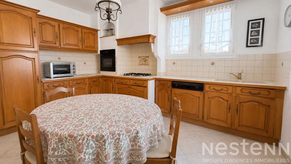 Auray Centre-Ville - Maison familiale de plus de 150 m² avec sous-sol total et jardin