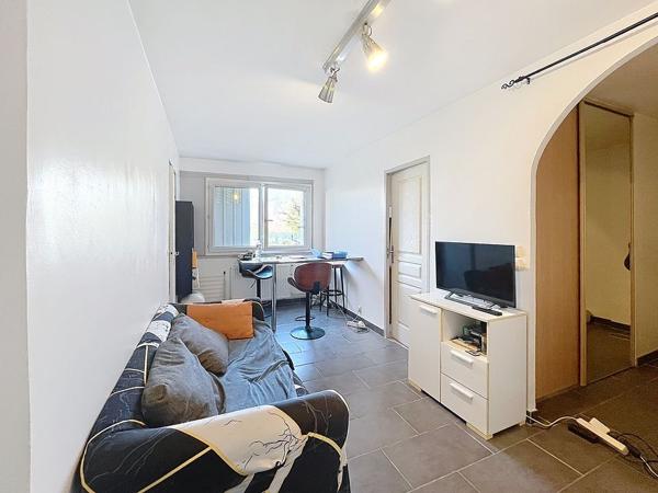 Appartement F2 résidence Calvin avec tennis proche, gare et centre-ville de Chelles