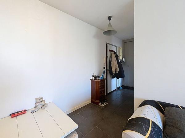 Appartement F2 résidence Calvin avec tennis proche, gare et centre-ville de Chelles
