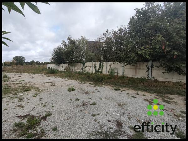 Terrain
        
        - 653 m² 227 700 € *
