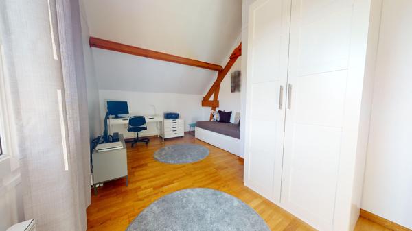 UNE MAISON DE FAMILLE AU CALME, COMME À LA CAMPAGNE, JARDIN & CLIMATISATION RÉVERSIBLE