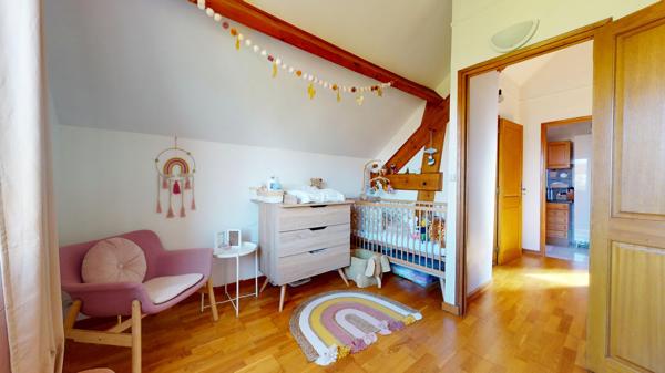 UNE MAISON DE FAMILLE AU CALME, COMME À LA CAMPAGNE, JARDIN & CLIMATISATION RÉVERSIBLE
