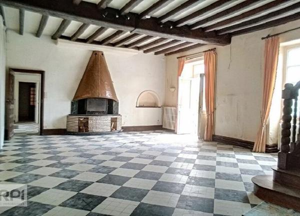 Maison à vendre    6 pièces •  Montmarault