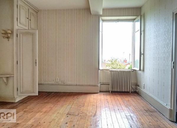 Maison à vendre    6 pièces •  Montmarault