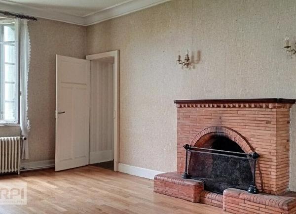 Maison à vendre    6 pièces •  Montmarault