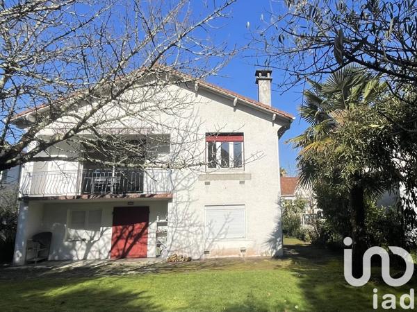 Maison 7 pièces de 150 m² à Pau (64000)