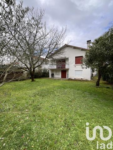 Maison 7 pièces de 150 m² à Pau (64000)