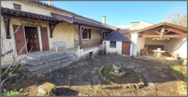 Maison en pierres et dépendances dans un  hameau proche toutes commodités