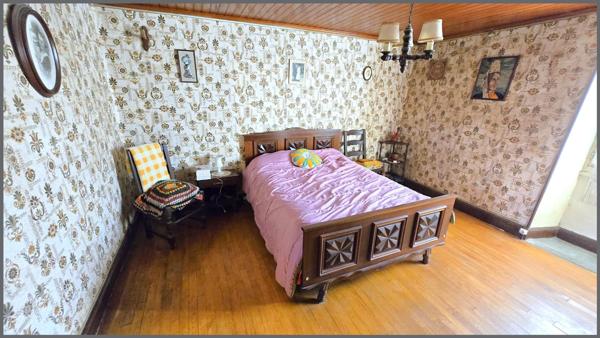 Maison en pierres et dépendances dans un  hameau proche toutes commodités