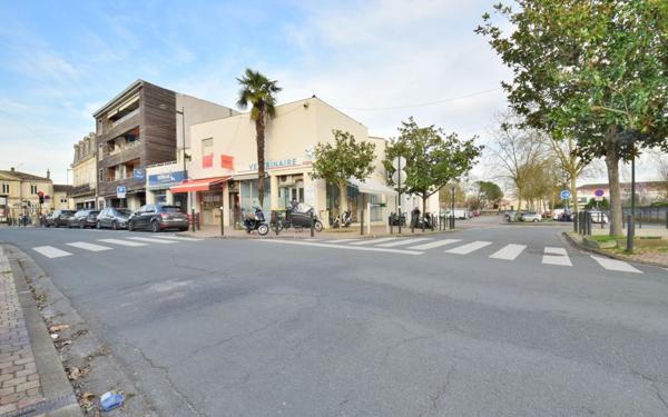 Immeuble à vendre    7 pièces •  Bègles