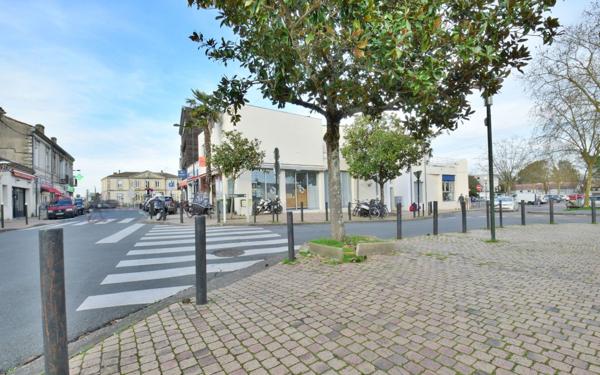 Immeuble à vendre    7 pièces •  Bègles