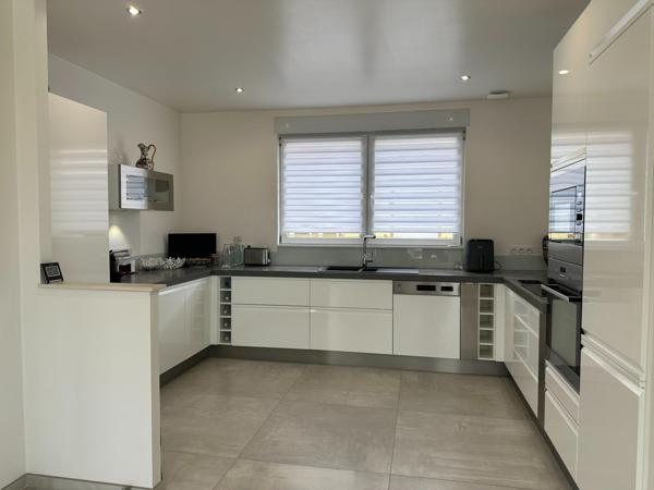 Centre ville, maison, 3 pièces, 2 chambres, double garage, terrasse