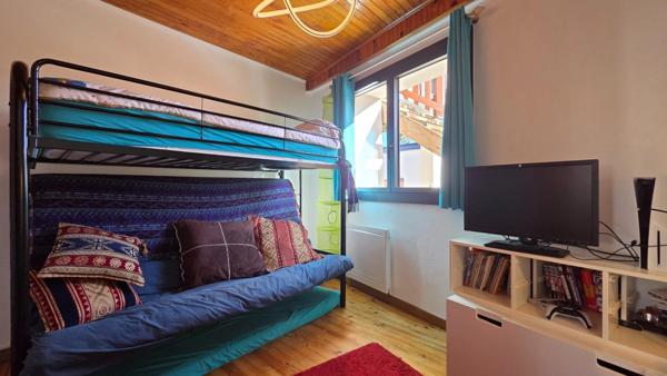 Maison rénovée à Formiguères avec vue dégagée, extérieurs et fort potentiel