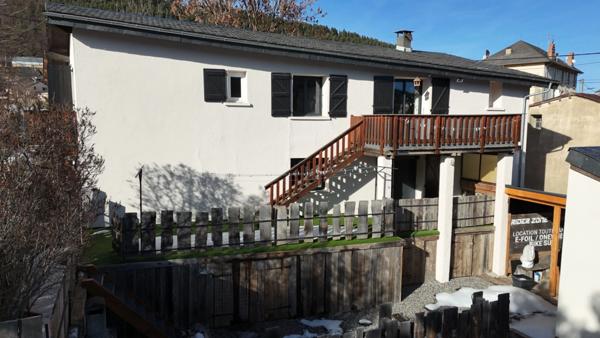 Maison rénovée à Formiguères avec vue dégagée, extérieurs et fort potentiel