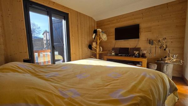 Maison rénovée à Formiguères avec vue dégagée, extérieurs et fort potentiel