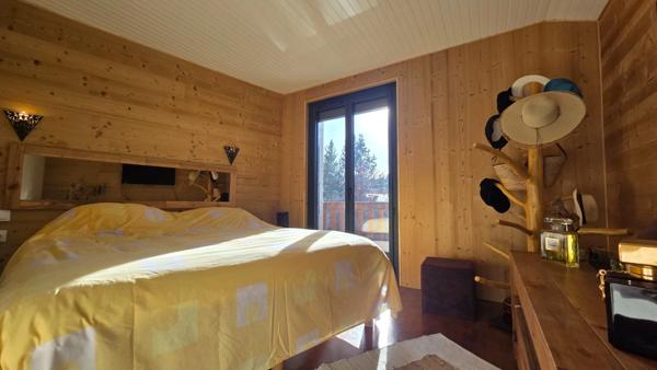 Maison rénovée à Formiguères avec vue dégagée, extérieurs et fort potentiel