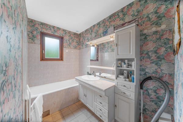 Maison de plain pied à vendre à Crissey - 4 pièces, 3 chambres, jardin, garage et combles aménageables