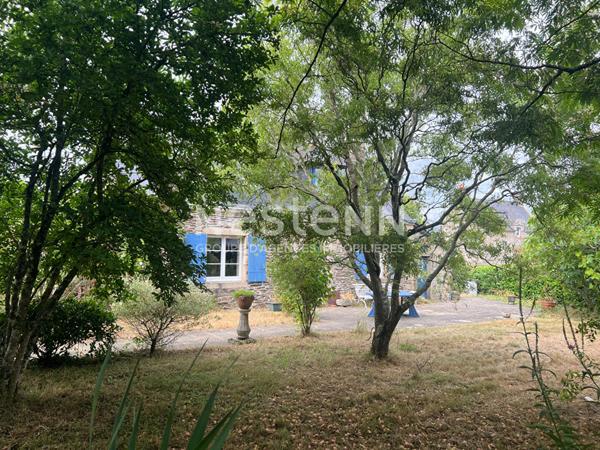 Maison en pierres, à rafraichir à deux pas du centre de ROCHEFORT-EN-TERRE