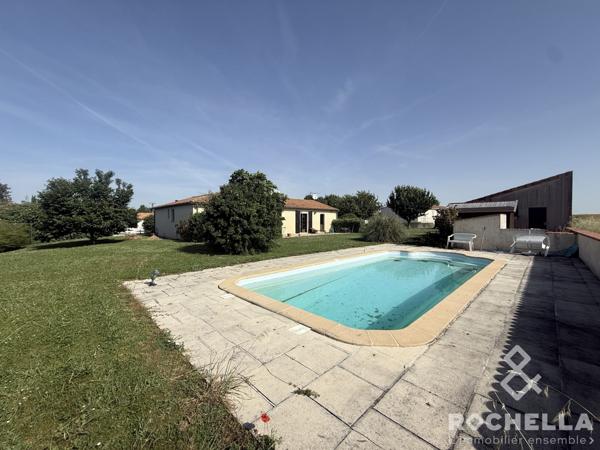 Maison avec piscine et jardin à Saint Jean d'Angély