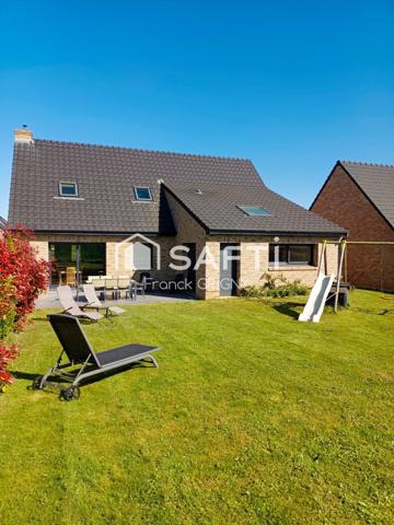 Très belle maison individuelle en brique , livrée en 2016  et située dans un lotissement prisé.