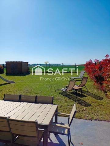 Très belle maison individuelle en brique , livrée en 2016  et située dans un lotissement prisé.