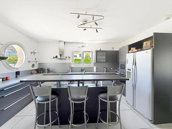 Belle villa familiale 200m2 4 chambres à CHENS SUR LEMAN (74)