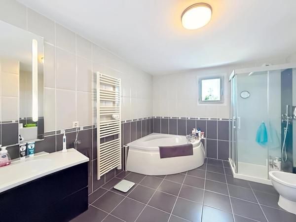 Belle villa familiale 200m2 4 chambres à CHENS SUR LEMAN (74)