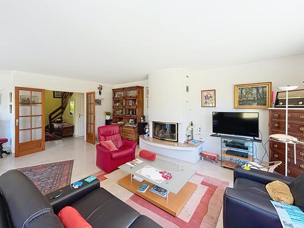 MAISON FAMILIALE AVEC BEAU JARDIN À CAUDAN