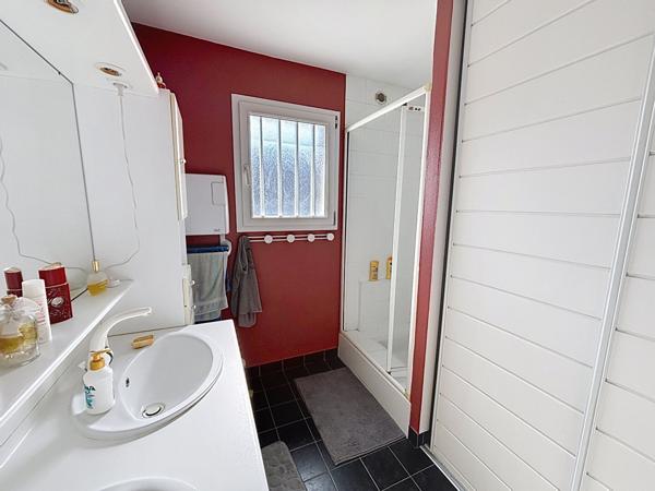 MAISON FAMILIALE AVEC BEAU JARDIN À CAUDAN