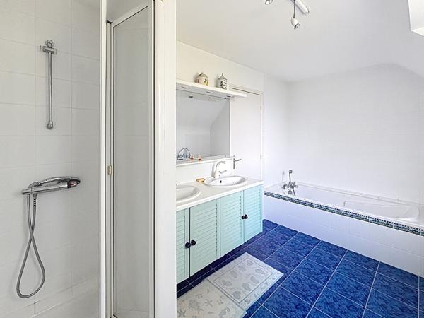 MAISON FAMILIALE AVEC BEAU JARDIN À CAUDAN