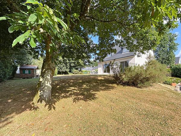 MAISON FAMILIALE AVEC BEAU JARDIN À CAUDAN