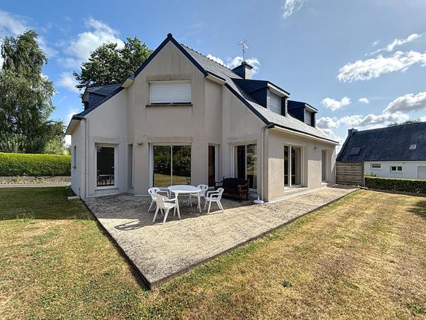 MAISON FAMILIALE AVEC BEAU JARDIN À CAUDAN