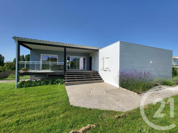 Appartement F5 à vendre  6 pièces - 157 m 2   SAINTES  - 17