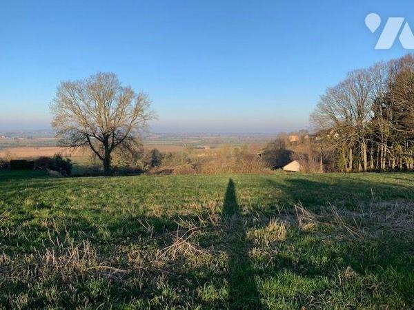 DEUX  TERRAINS A BATIR AVEC VUE MAGNIFIQUE A PROXIMITE DES COMMERCES.
 TERRAIN DE 1191 M²
 TE...