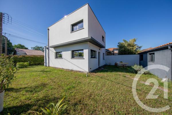 Maison à vendre  5 pièces - 107,23 m 2   ST MEDARD EN JALLES  - 33