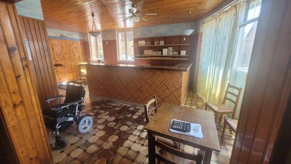 Immeuble avec ancien commerce et logement indépendant