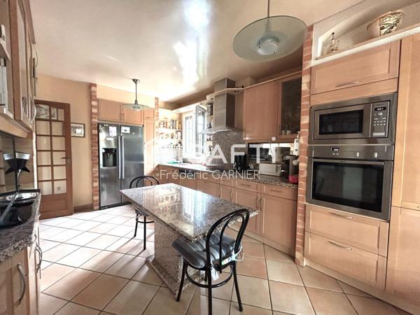 Maison de 168 m², 6 pièces, 3 chambres