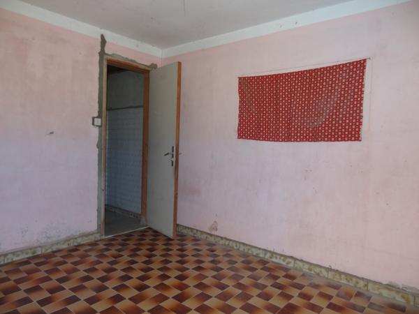 Saint-Nicolas-du-Pélem (22480) Maison de campagne avec dépendances et sous-sol complet à aménager