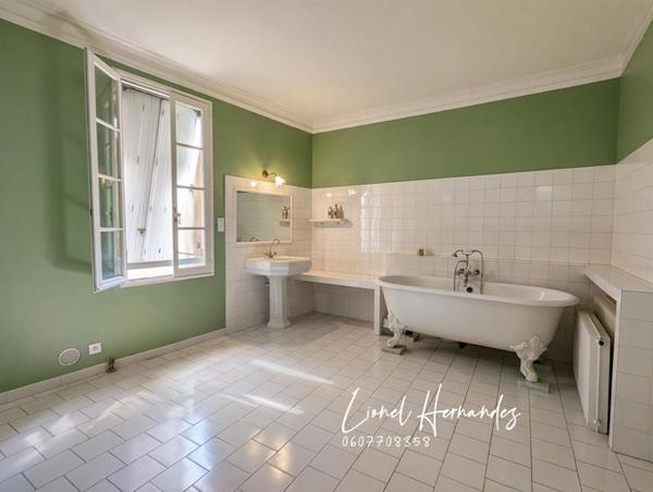 Alès, centre historique : Appartement Duplex d'exception - 125 m² - Dernier étage - Terrasse tropézienne avec vue panoramique